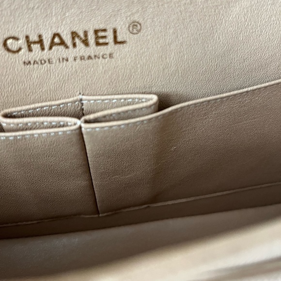 Chanel 19B dark beige caviar medium classic flap - Picture 15 of 15